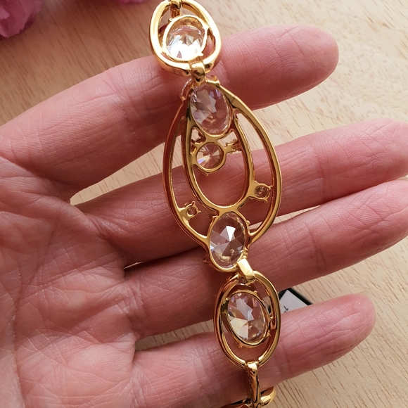 "Scandalous" Gold Swarovski Crystal Bracelet - Picture 5 of 8
